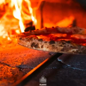 pizza cotta in forno a legna
